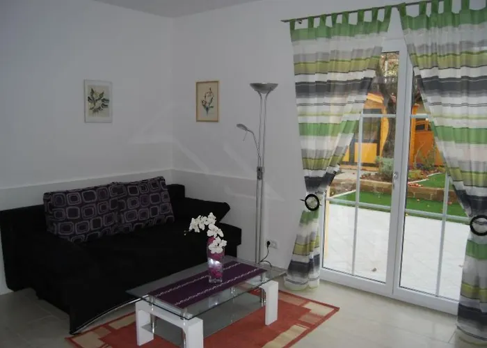 Florian 2 In 21-floridsdorf By Interhome Wiedeń